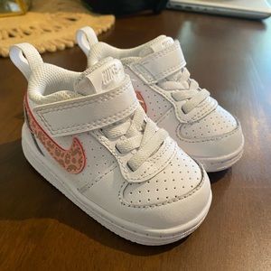 Nike Baby Size 4 GREAT condition